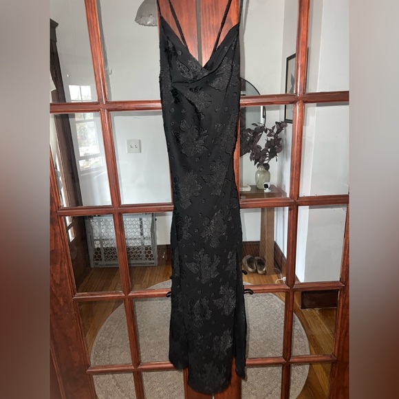 Hello Molly Black Midi Dress - Picture 2 of 4